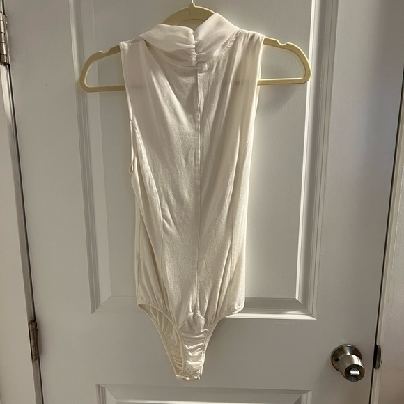NWOT Off white surplice neckline bodysuit - Picture 4 of 4